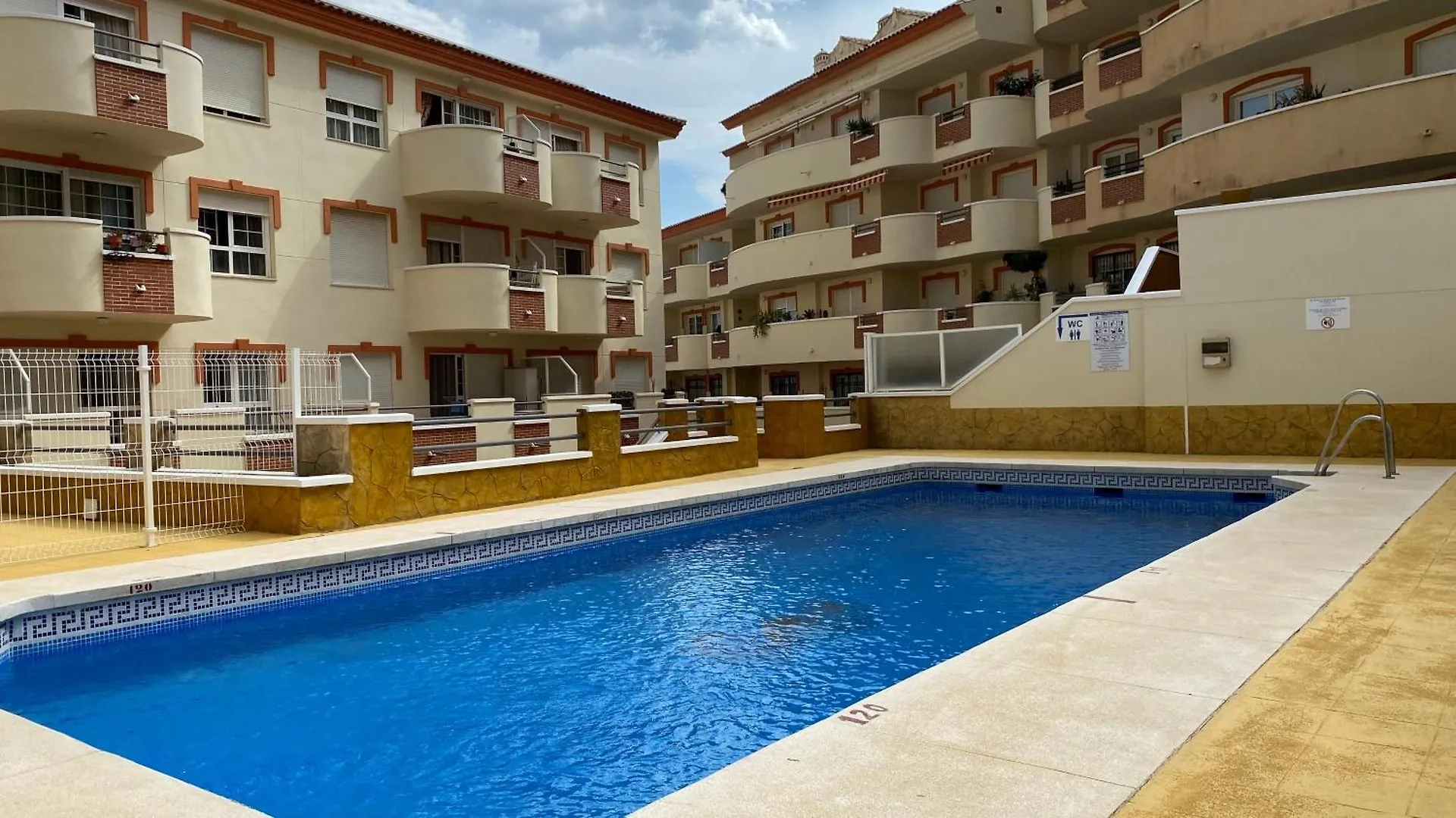 Sol Beach Benalmadena Suitemalaga Parking