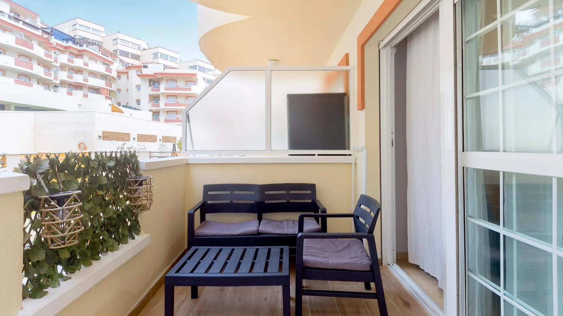 Sol Beach Benalmadena Suitemalaga Parking